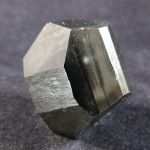 Хорошообразованный кристалл Пирита