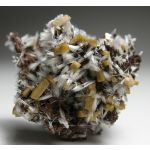 Игольчатые кристаллы Бултфонтейнита с кристаллами Олмиита на породе